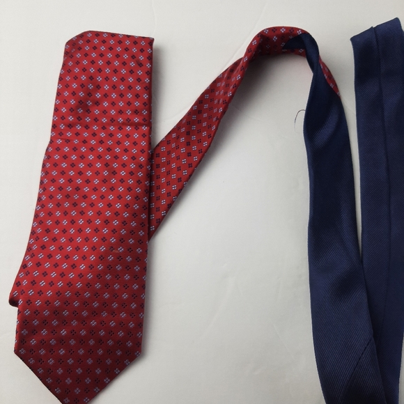 Tommy Hilfiger Silk Tie. - Picture 2 of 4